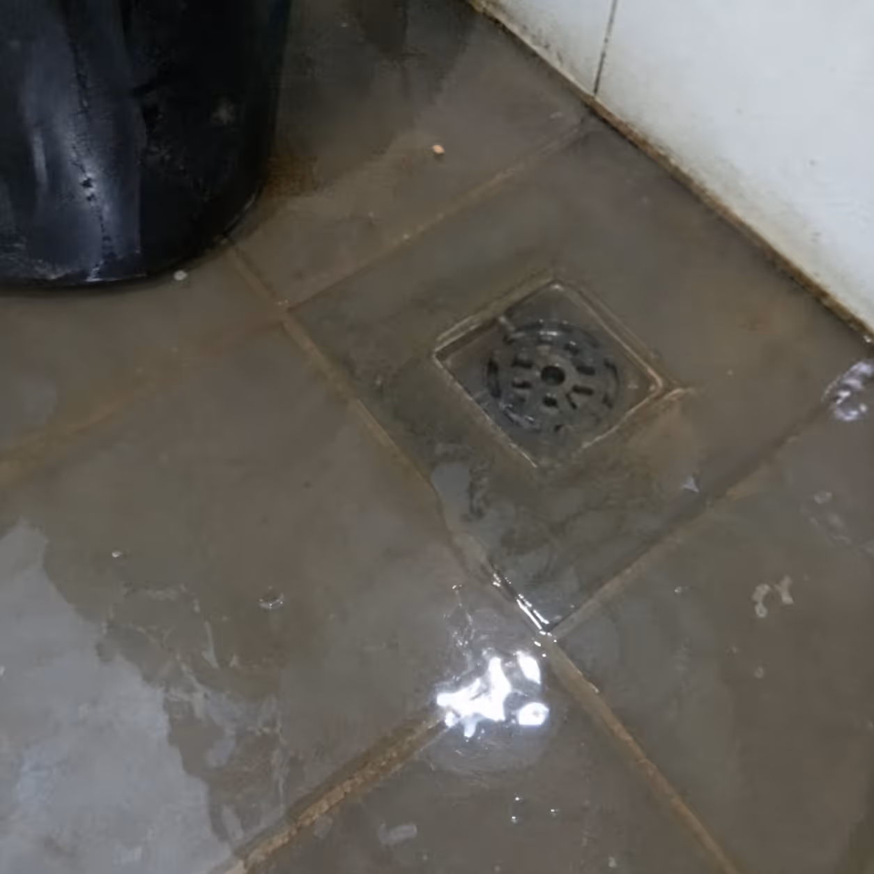 Air mulai meluap